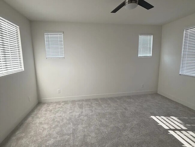 Foto del edificio - 4404 Redstart Ln