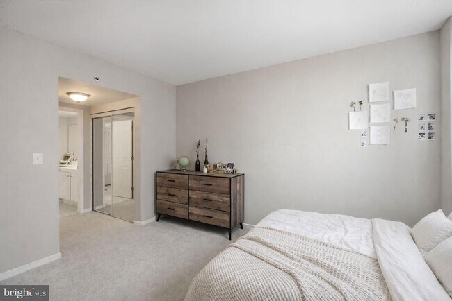 Foto del edificio - 11710 Old Georgetown Rd