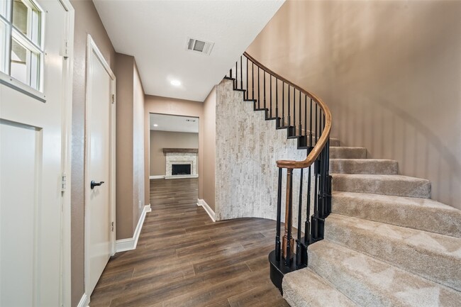 Building Photo - 3019 Ramblewood Rd