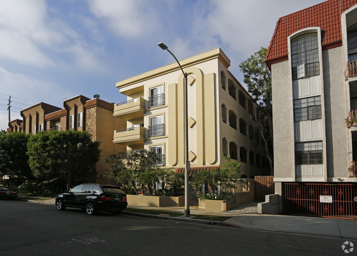 Building - 2045 S Bentley Ave