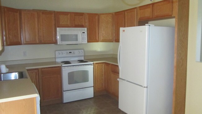 Building Photo - 122 Woodcreek Cir