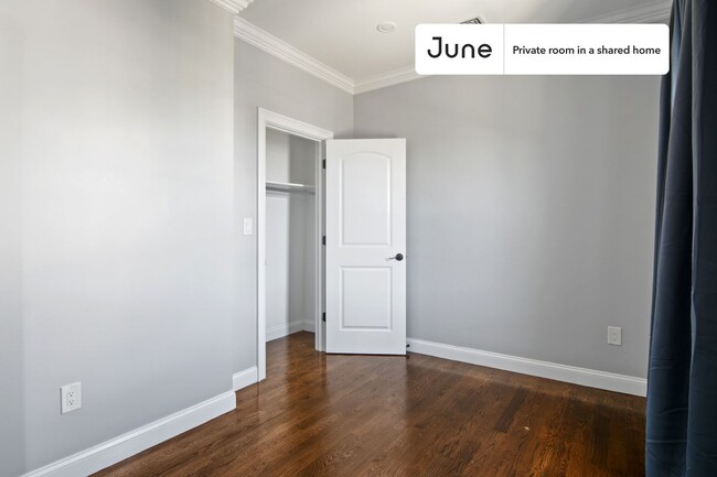 Foto del edificio - Private bedroom in 4 bed/1.5 bath Home