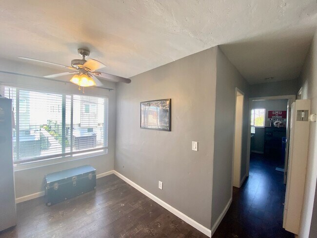 Foto del edificio - 2 bedroom Upgraded Condo with shared garage parking!