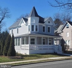 Building Photo - 522 S Broadway