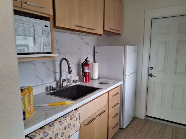 Foto del edificio - Move-in Ready Furnished Apartment