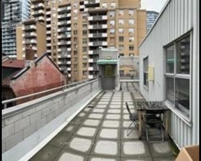 Building Photo - 126-126 Dundas St E