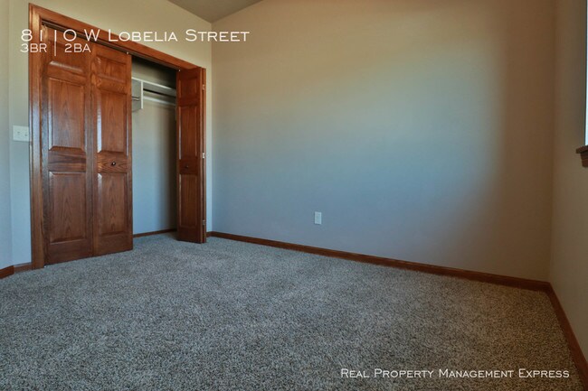 Foto del edificio - 8110 W Lobelia St