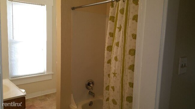 Foto del edificio - 3 br, 1 bath House - 554 Hanford St