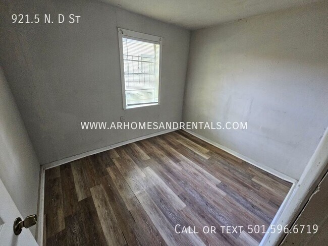 Building Photo - 921.5 D St