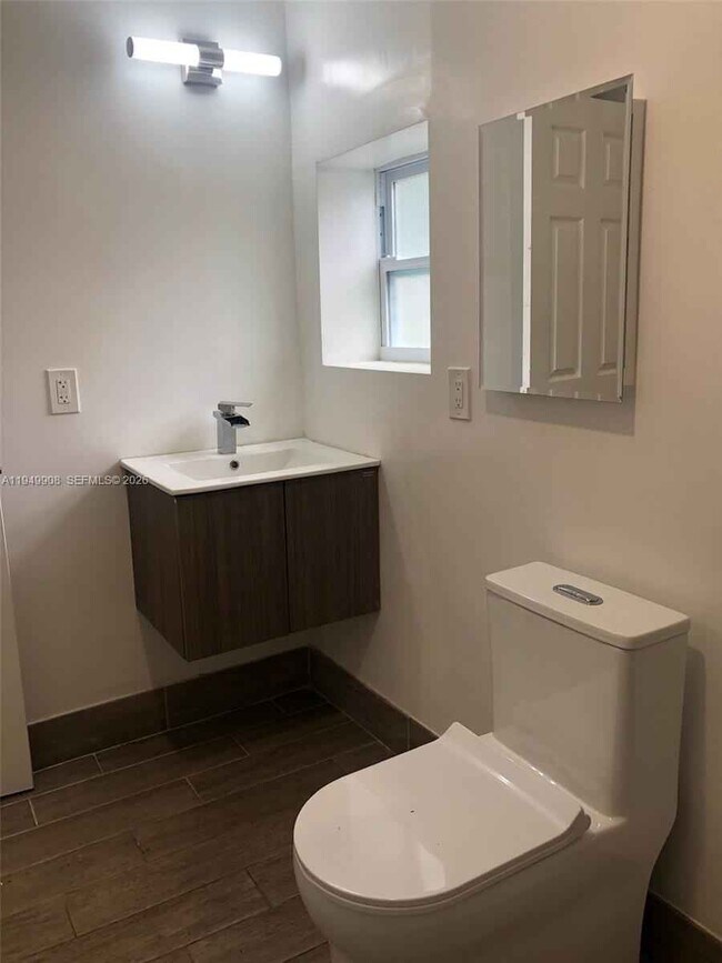 Foto del edificio - 8000 NW 12th Pl