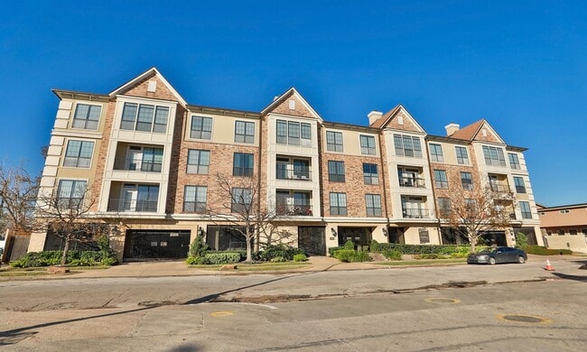 Top-Floor 1-Bedroom Condo in the Heart of Upper Kirby! - Top-Floor 1-Bedroom Condo in the Heart of Upper Kirby!
