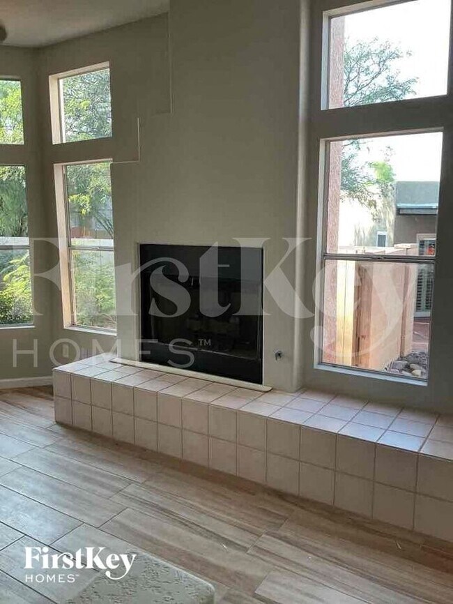 Foto del edificio - 805 N Posthole Ln