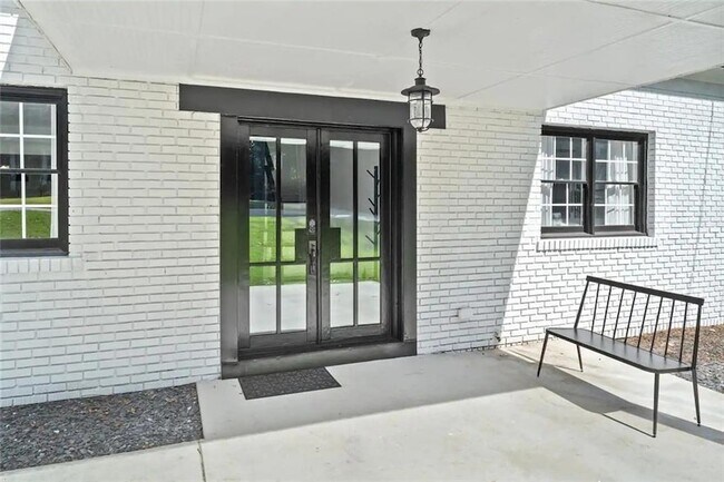 Foto del edificio - 356 W Wieuca Rd NE