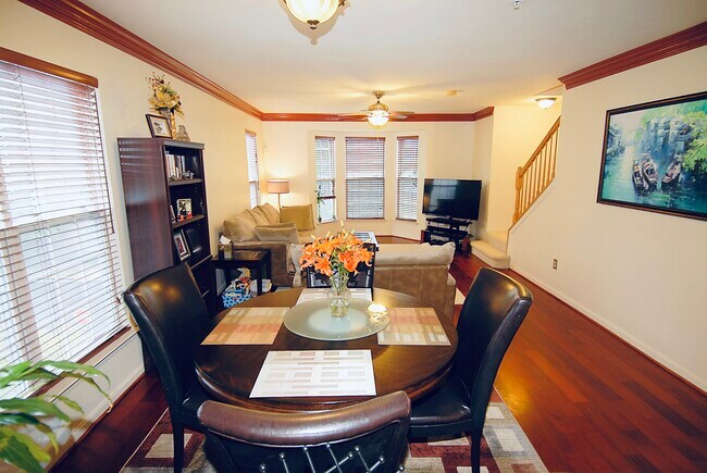 Foto del edificio - 8850 Ashgrove House Ln
