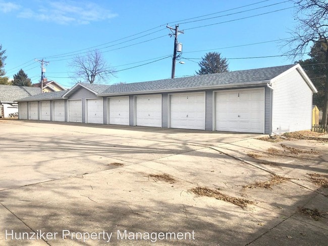 Building Photo - 908 Douglas Ave