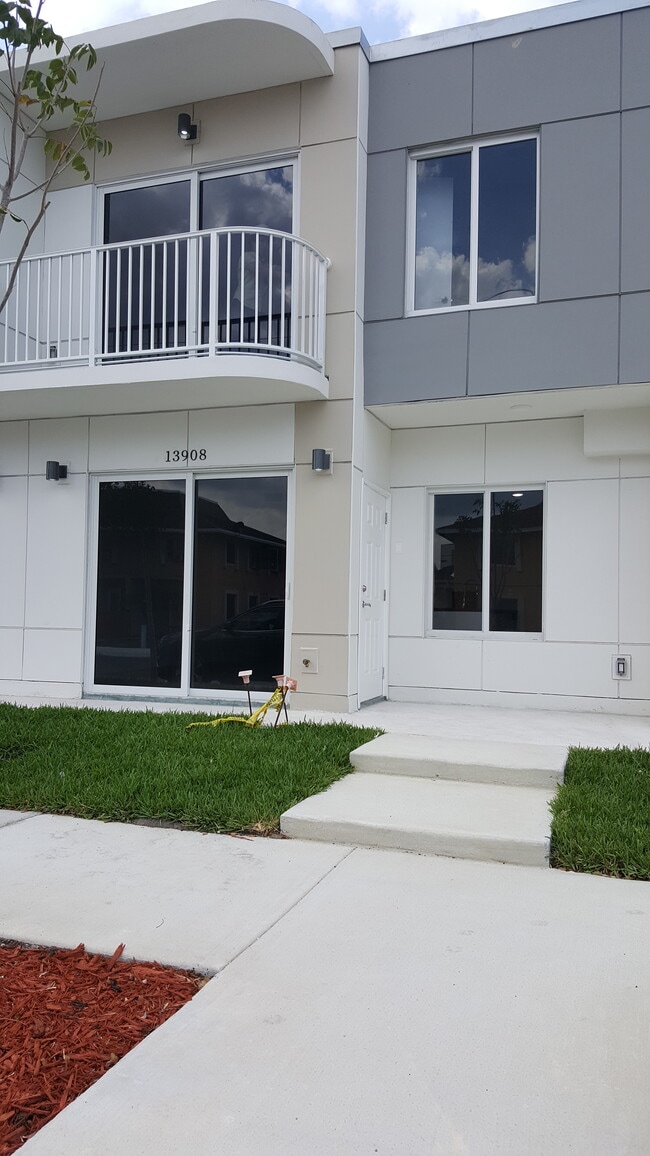 13908 SW 259th Way, Princeton, FL 33032 Townhome Rentals in Princeton