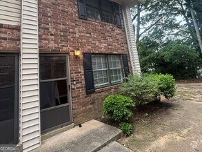 Building Photo - 1235 Riverside Dr