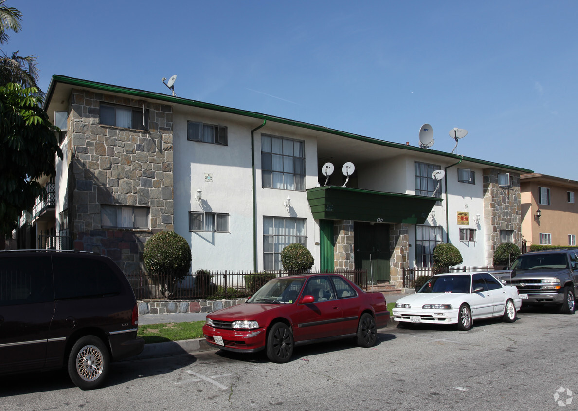 Primary Photo - Templeton Street Apartments