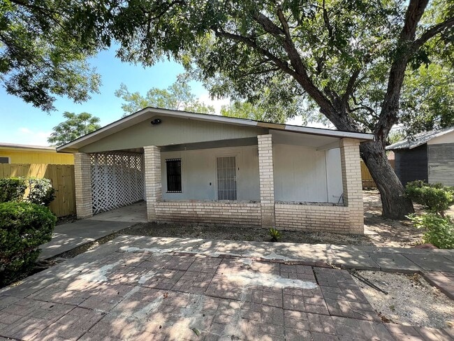 Cozy 2-Bedroom Casita Near St. Mary’s Univ... - Cozy 2-Bedroom Casita Near St. Mary’s Univ... House