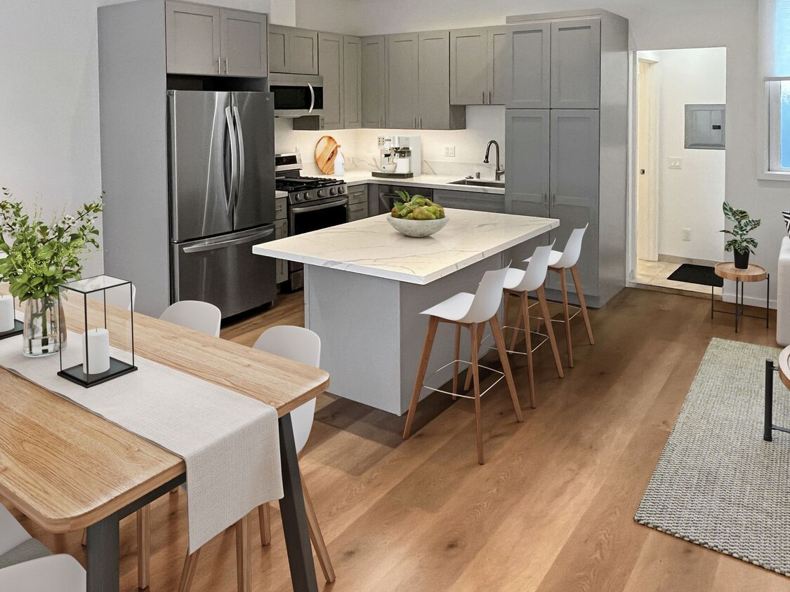 Primary Photo - Rare brand new remodeled apartment w/top s...