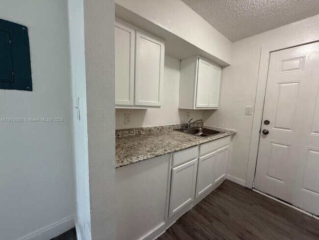 Foto del edificio - 3608 Sammy Watkins Ave