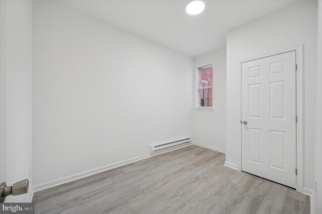 Building Photo - 705 S 60th St