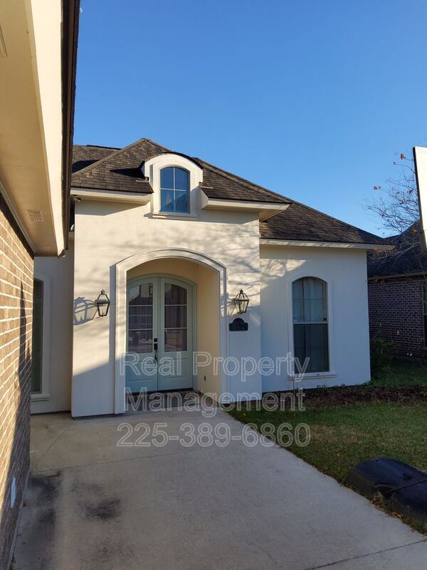 Foto principal - 10950 Hillpark Ave
