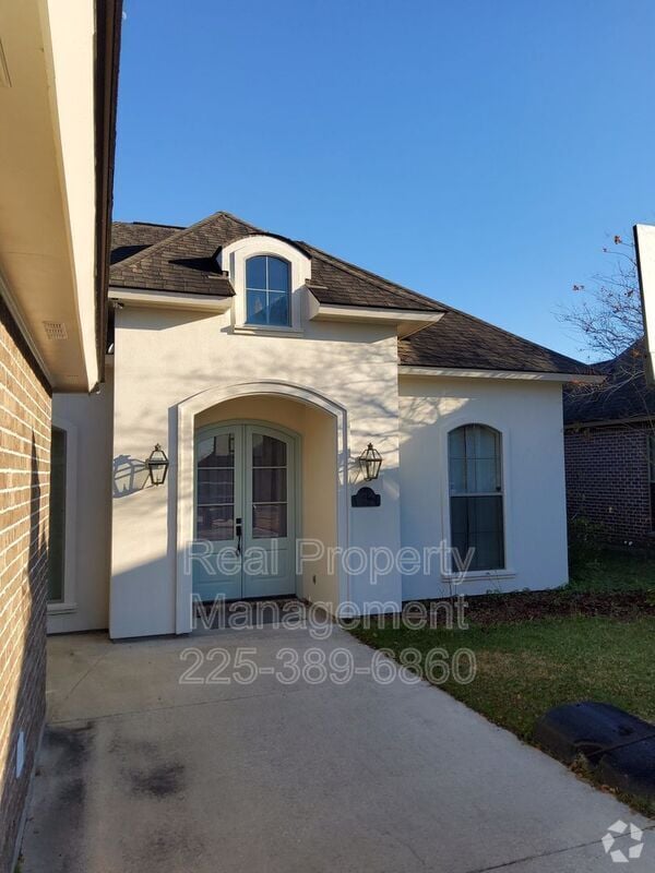 Building Photo - 10950 Hillpark Ave