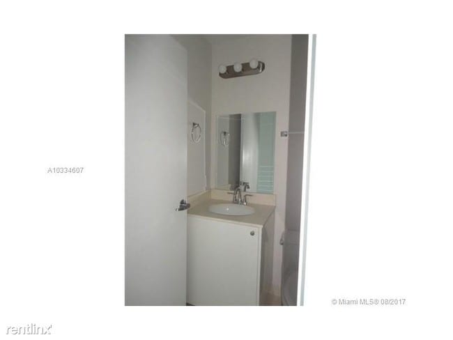 Building Photo - 1421 S Miami Ave