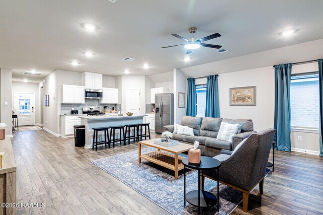 Foto del edificio - 125 Lake Ridge Dr