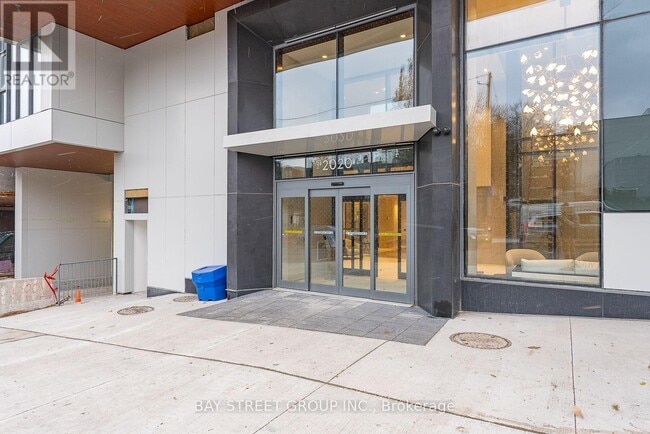Photo du bâtiment - 2020 Bathurst St