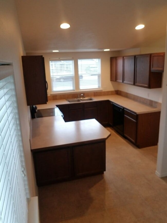 Building Photo - 3 Bed 2 Bath one story home located in Cro...