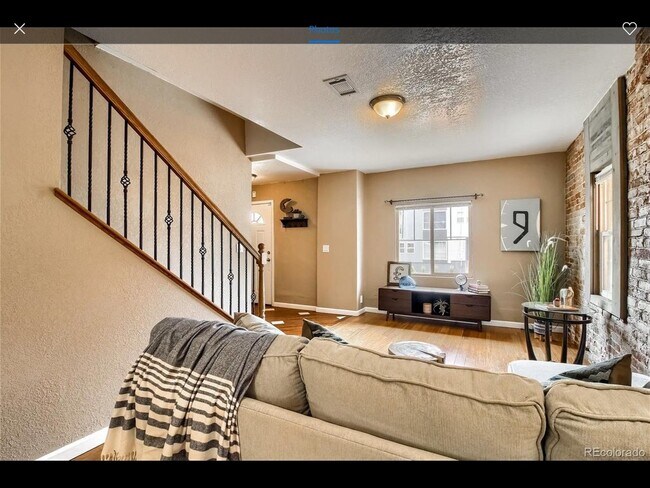 Sala de estar - 3451 N Downing St