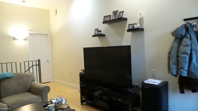 Building Photo - 1214 S 7th St