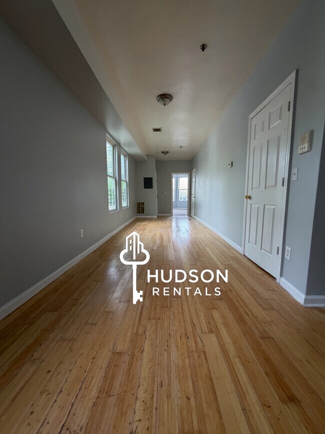 Foto del edificio - 623 Bramhall Ave