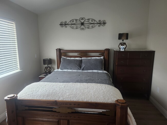 Bedroom with Queen bed - 27800 Preakness Dr