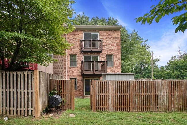 Foto del edificio - 5128 Cliffhaven Dr