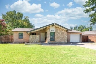 Building Photo - 2942 Esterbrook Dr