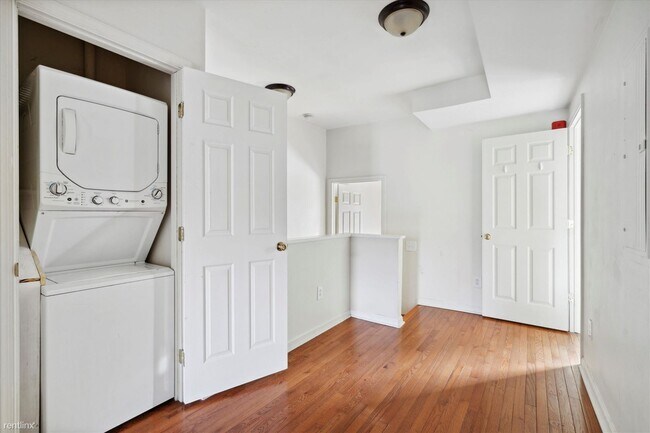 Foto del edificio - 1 br, 1 bath Triplex - 1812 W BERKS ST Unit 3