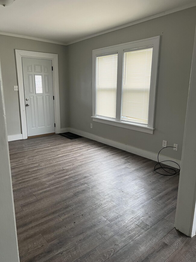 Building Photo - 120 W 8th St