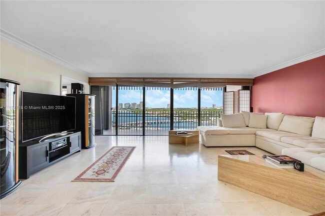 Building Photo - 3 Grove Isle Dr