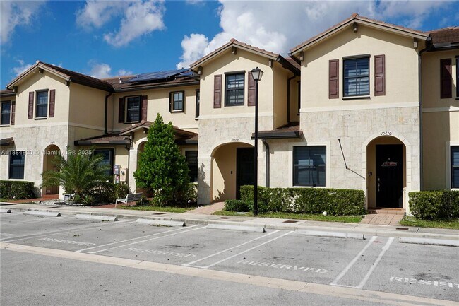 Foto del edificio - 10606 W 33rd Ct