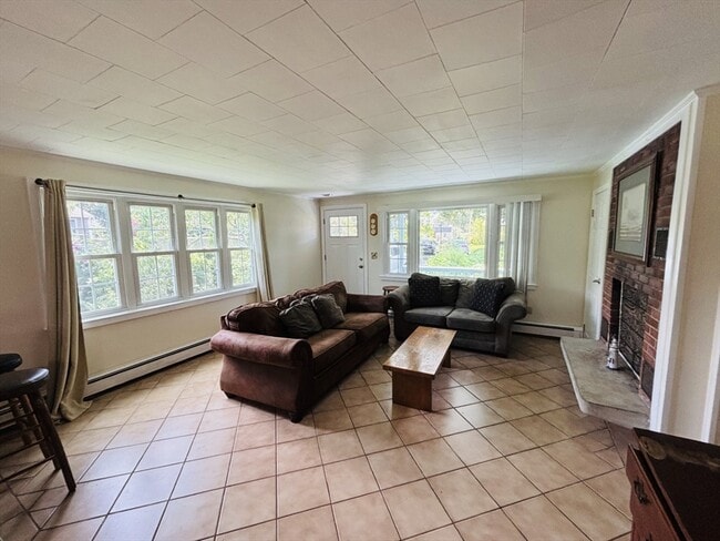 Building Photo - 64 Hemlock Ave