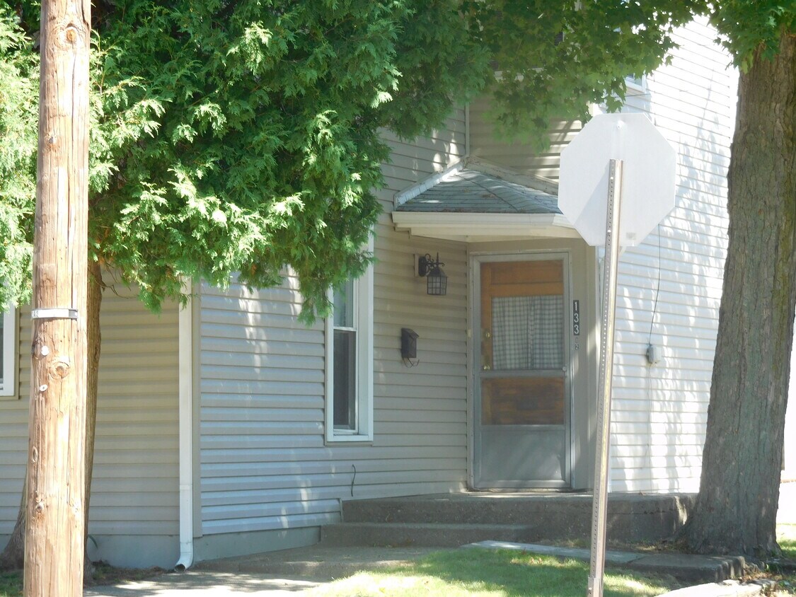133 5th St NW Unit 133 First Floor, New Philadelphia, OH 44663