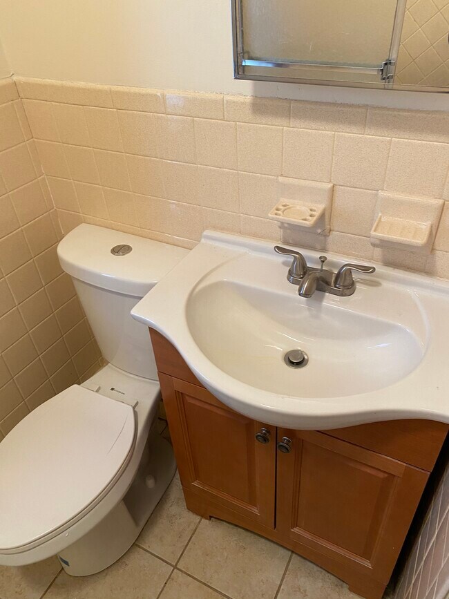 Building Photo - 13 Houghton St