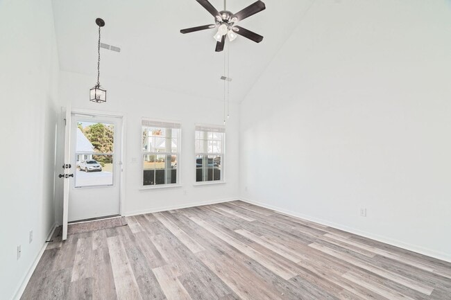 Foto del edificio - Live the Sumter-style Life in Summerville!