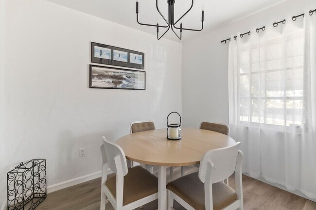 Foto del edificio - Furnished * AVAIL Now Through 11/1 * $1,69...