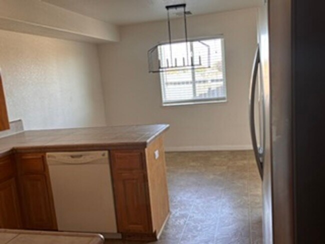 Foto del edificio - Charming 2-Story Home in a Convenient Tehachapi Location