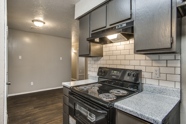 Kitchen - Candlelight Park Apartments