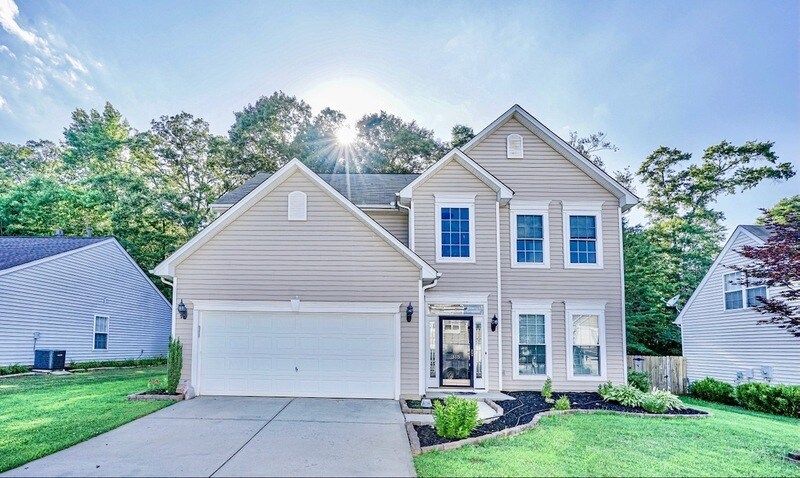 Foto principal - 315 Stillwater Ct